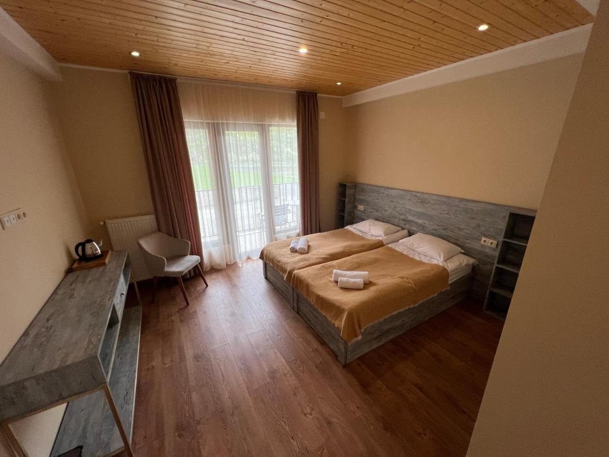 Anne'S Hotel In 메스티아 외부 사진