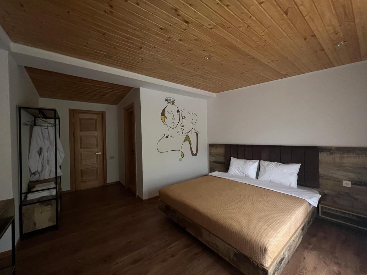 Anne'S Hotel In 메스티아 외부 사진
