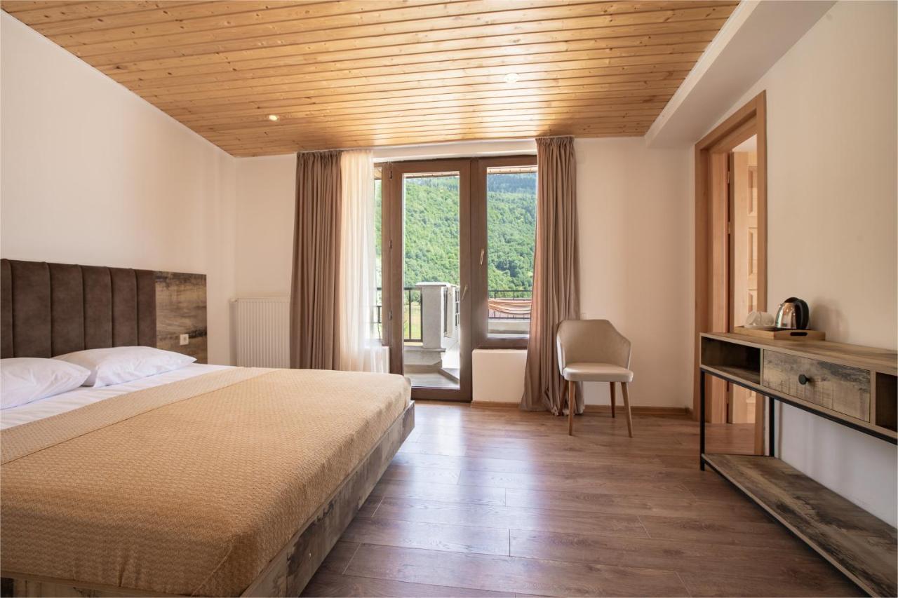 Anne'S Hotel In 메스티아 외부 사진