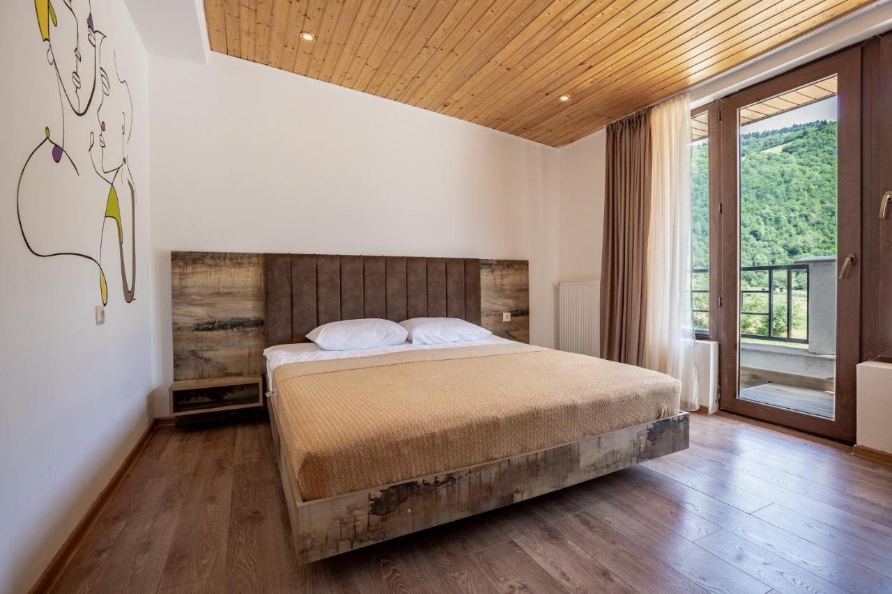 Anne'S Hotel In 메스티아 외부 사진