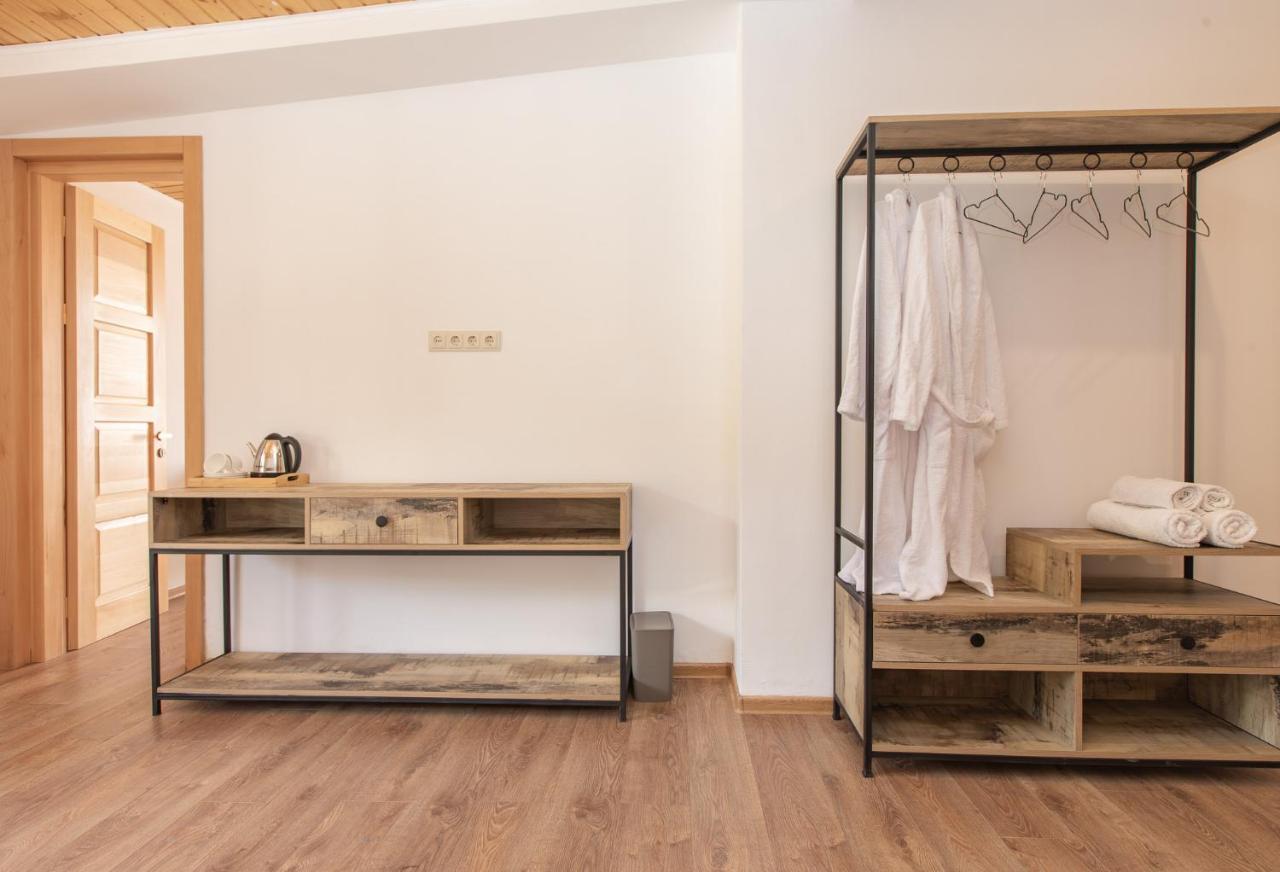 Anne'S Hotel In 메스티아 외부 사진