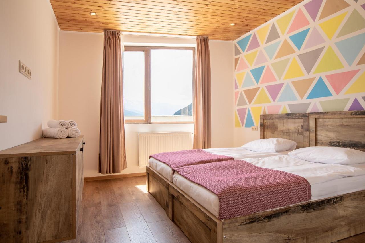 Anne'S Hotel In 메스티아 외부 사진