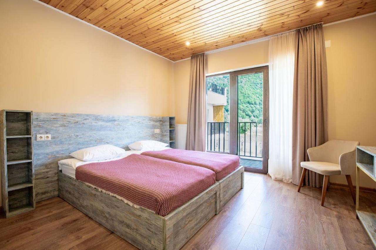 Anne'S Hotel In 메스티아 외부 사진