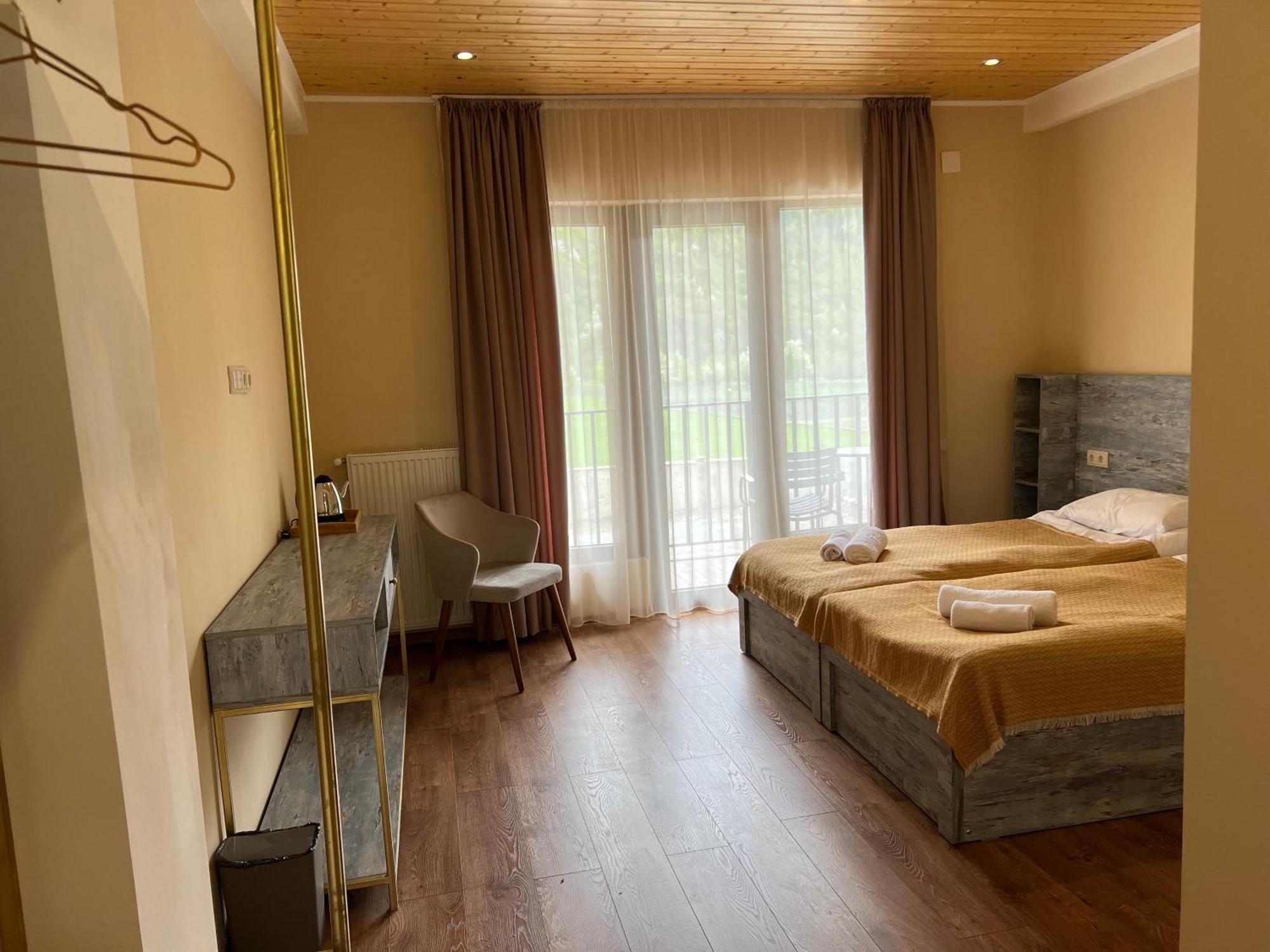 Anne'S Hotel In 메스티아 외부 사진