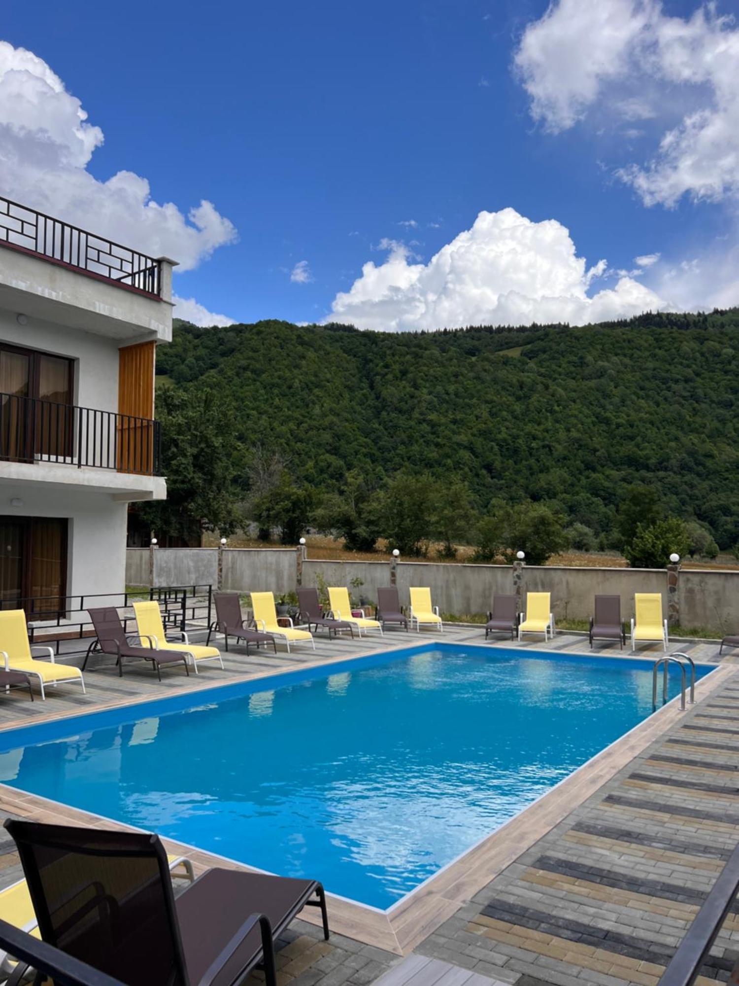 Anne'S Hotel In 메스티아 외부 사진