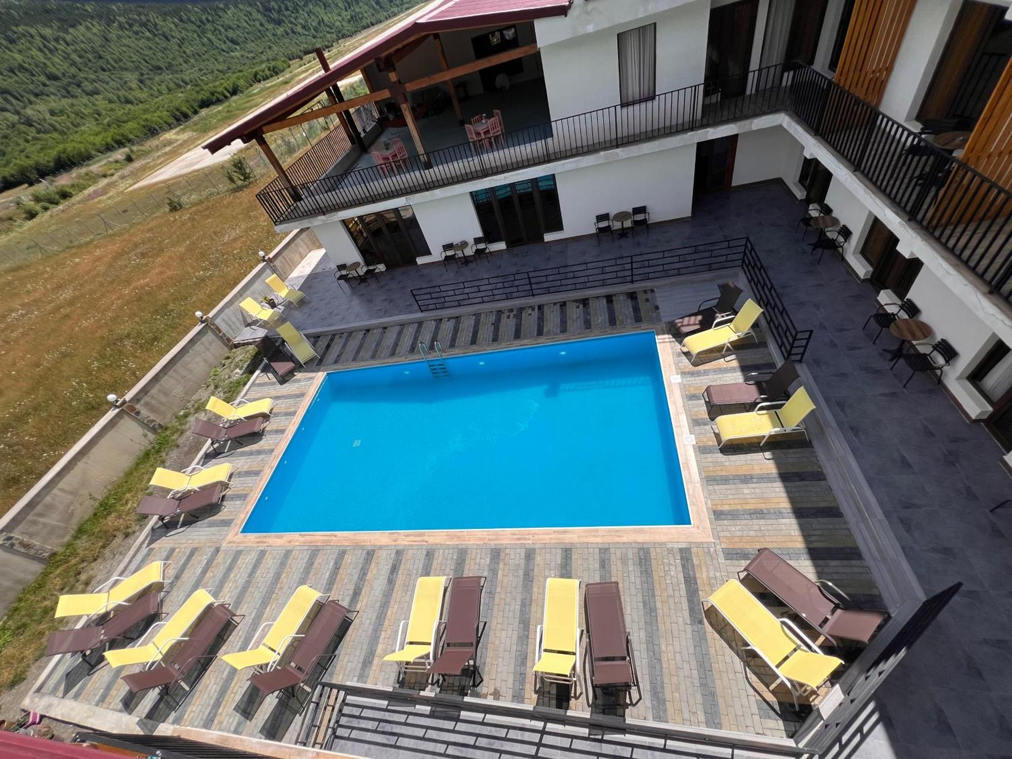 Anne'S Hotel In 메스티아 외부 사진