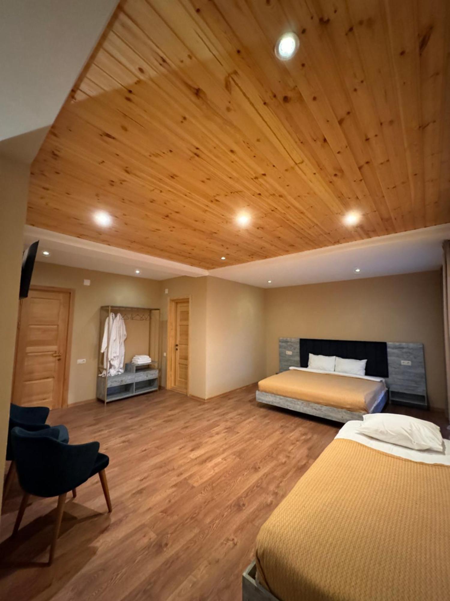 Anne'S Hotel In 메스티아 외부 사진